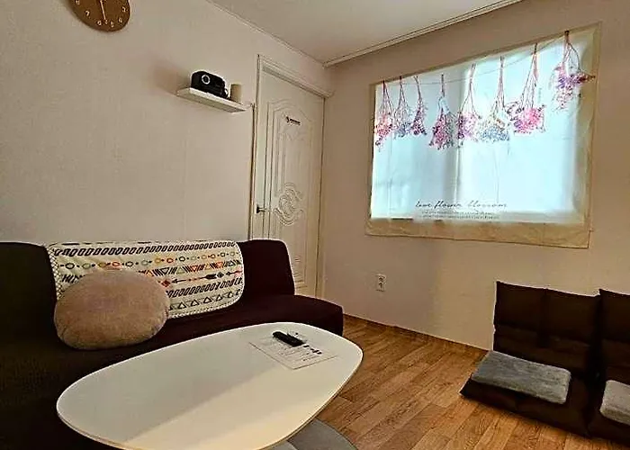 Hotel Nakwon - 15 Minutes To Hongdae - 20 Minutes To Gangnam - 4 Minutes From Subway 3*